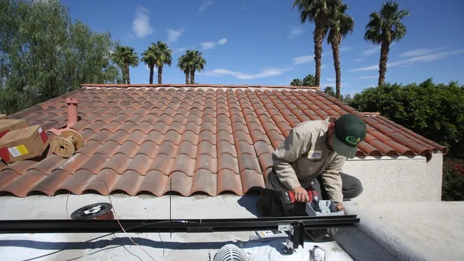 Battle over rooftop solar, clean-energy mandate brews in California